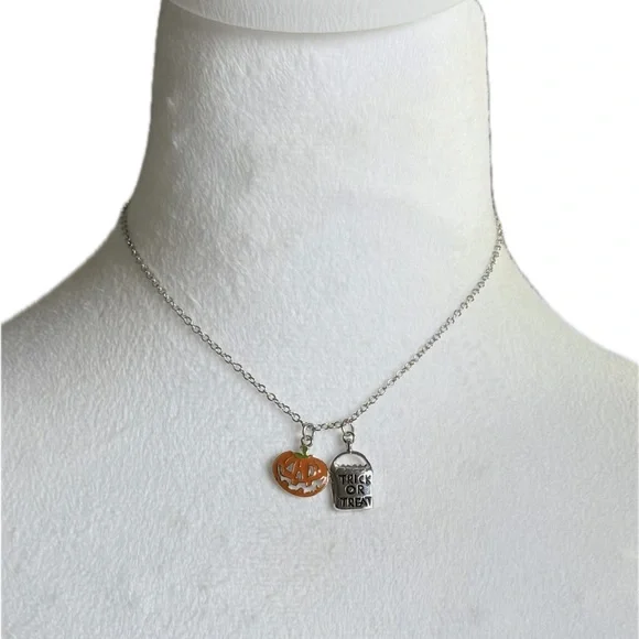 🎃 Cookie Lee Pumpkin and Silver Tone 🍬Trick or Treat Necklace - Picture 3 of 10